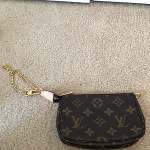 LV mini pochette